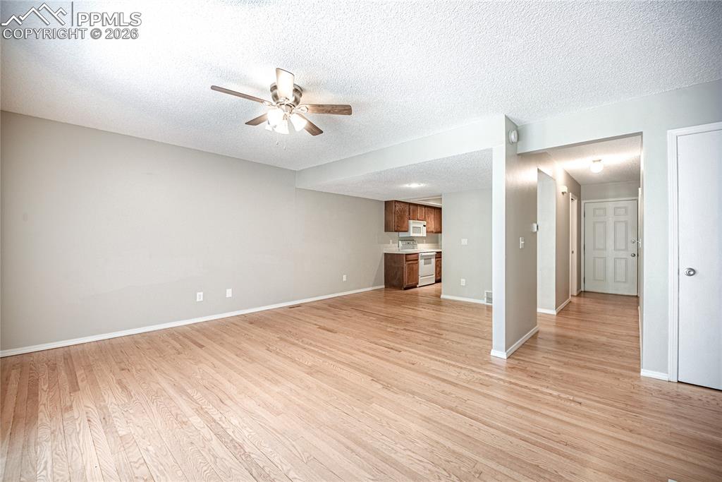 Image 6 of 27: Living Room