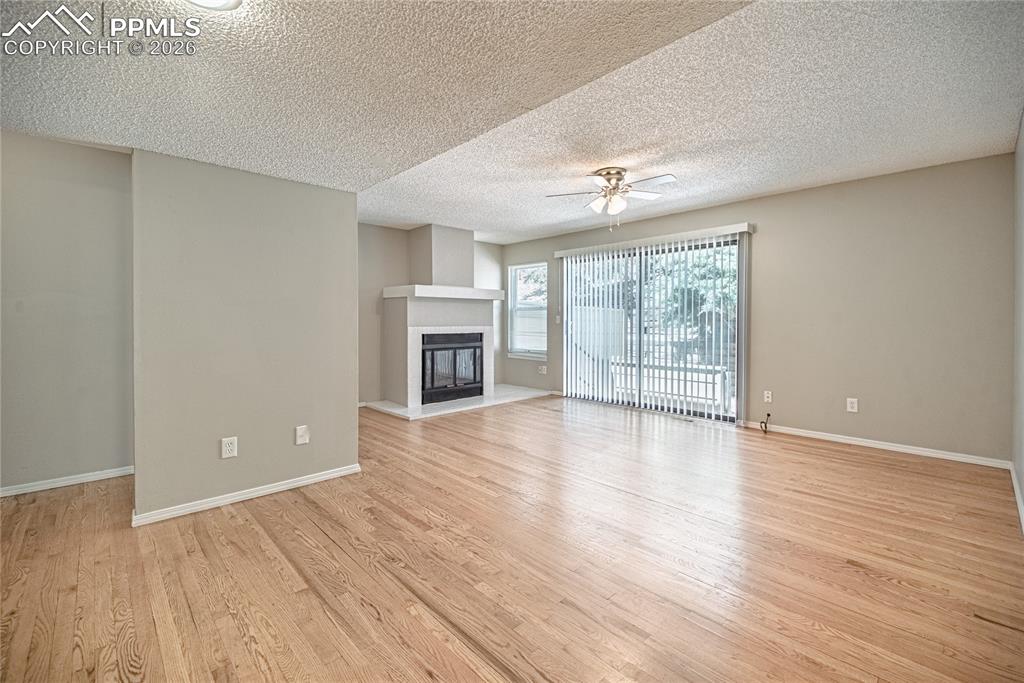 Image 7 of 27: Living Room