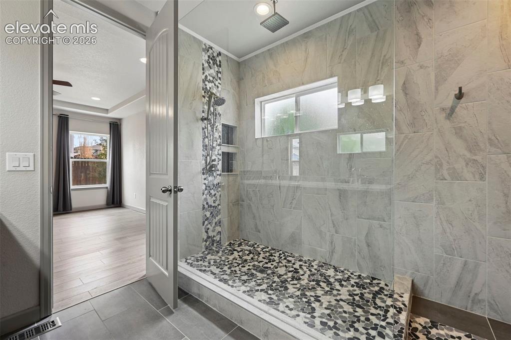 Image 17 of 42: Bathroom
