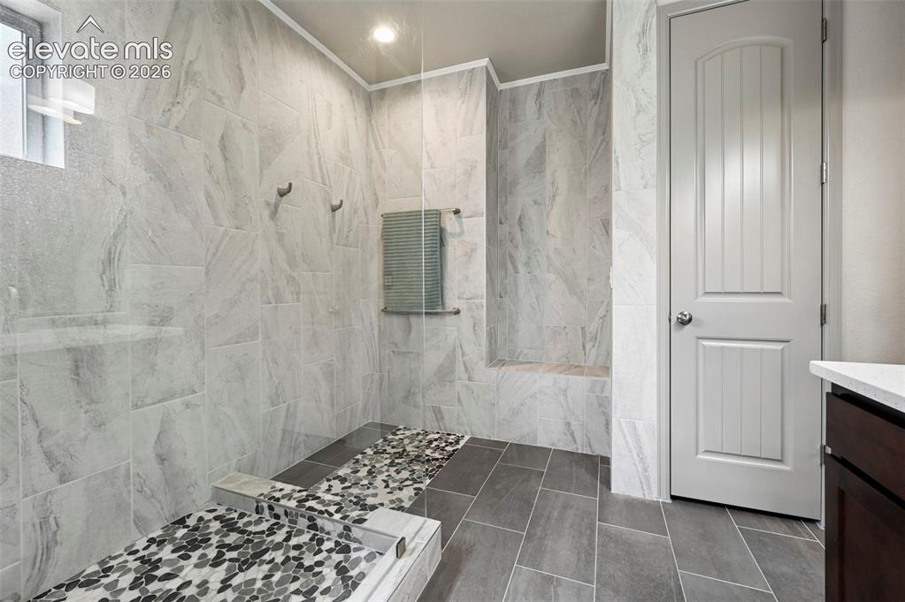 Image 18 of 42: Bathroom