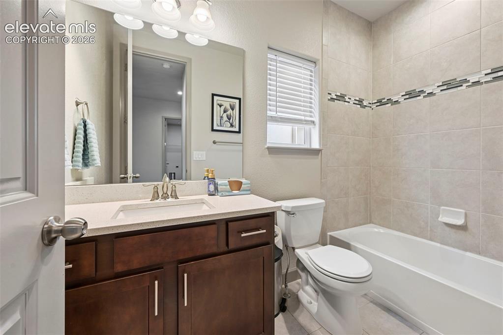 Image 22 of 42: Bathroom