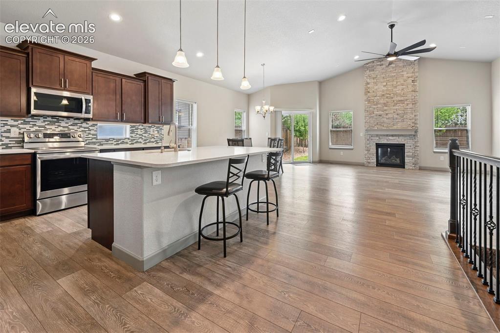Image 7 of 42: Kitchen