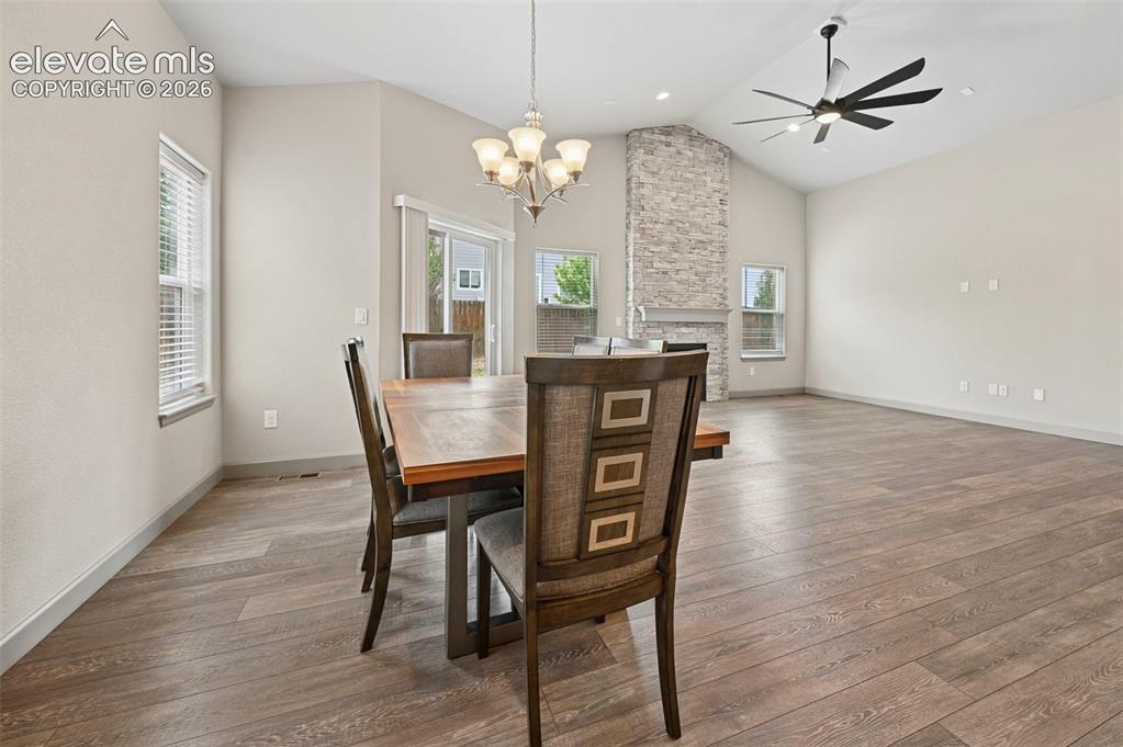 Image 9 of 42: Dining Area