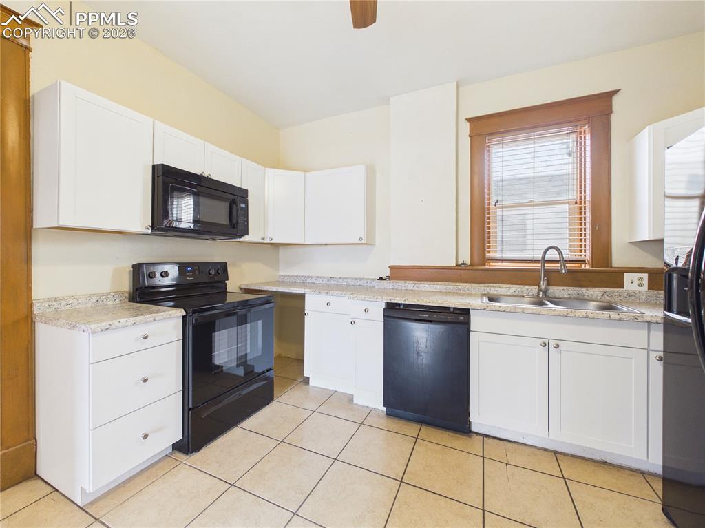 Image 14 of 43: Kitchen