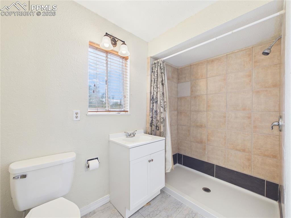 Image 17 of 43: Bathroom