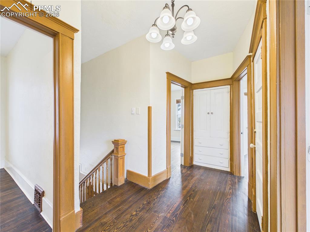 Image 18 of 43: Entry