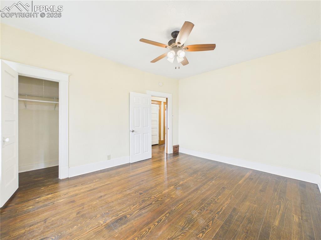 Image 20 of 43: Bedroom