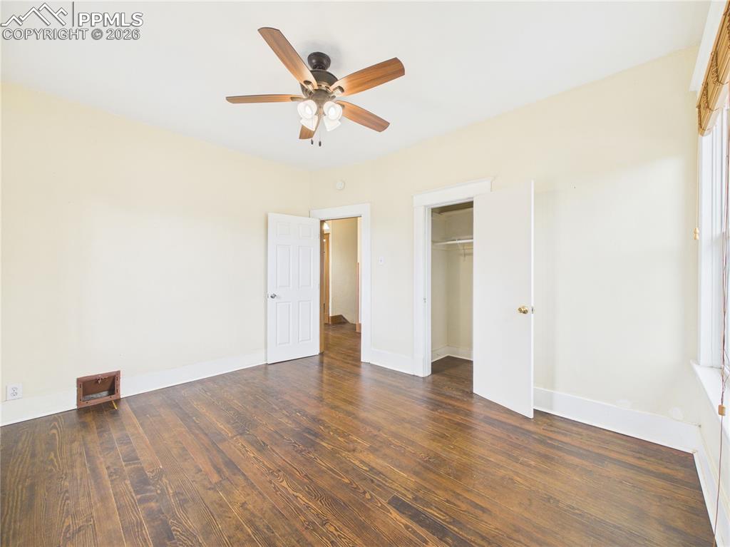 Image 22 of 43: Bedroom