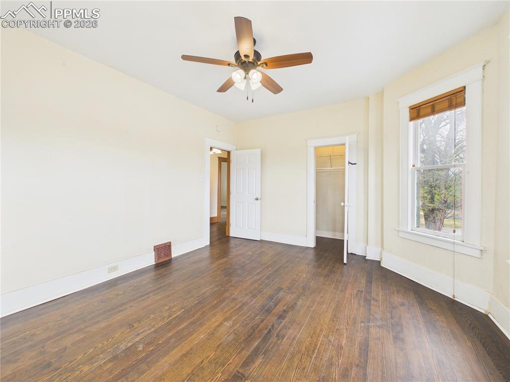 Image 25 of 43: Bedroom