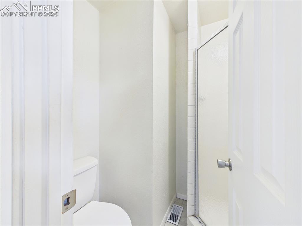 Image 32 of 43: Bathroom