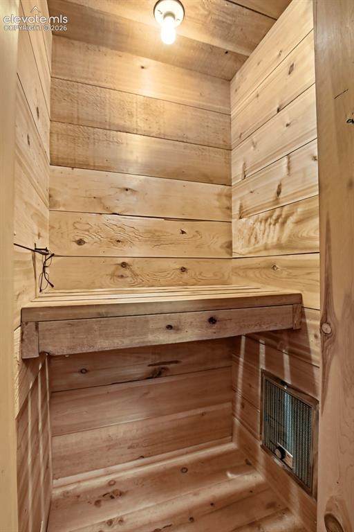 Image 27 of 36: Sauna