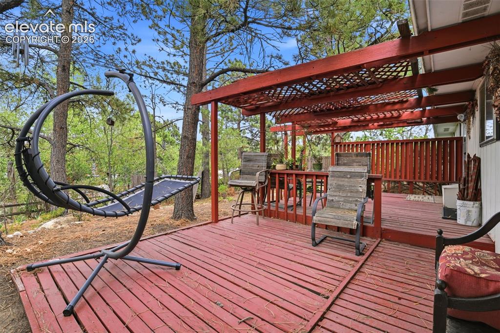 Image 31 of 36: Deck