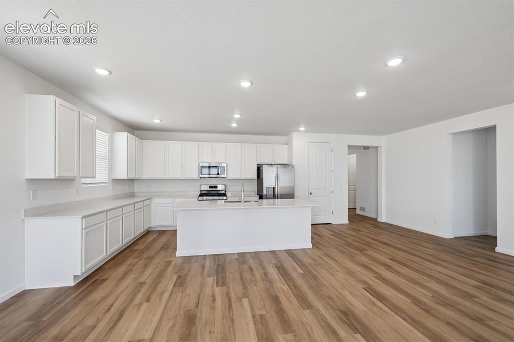 Image 11 of 22: Kitchen