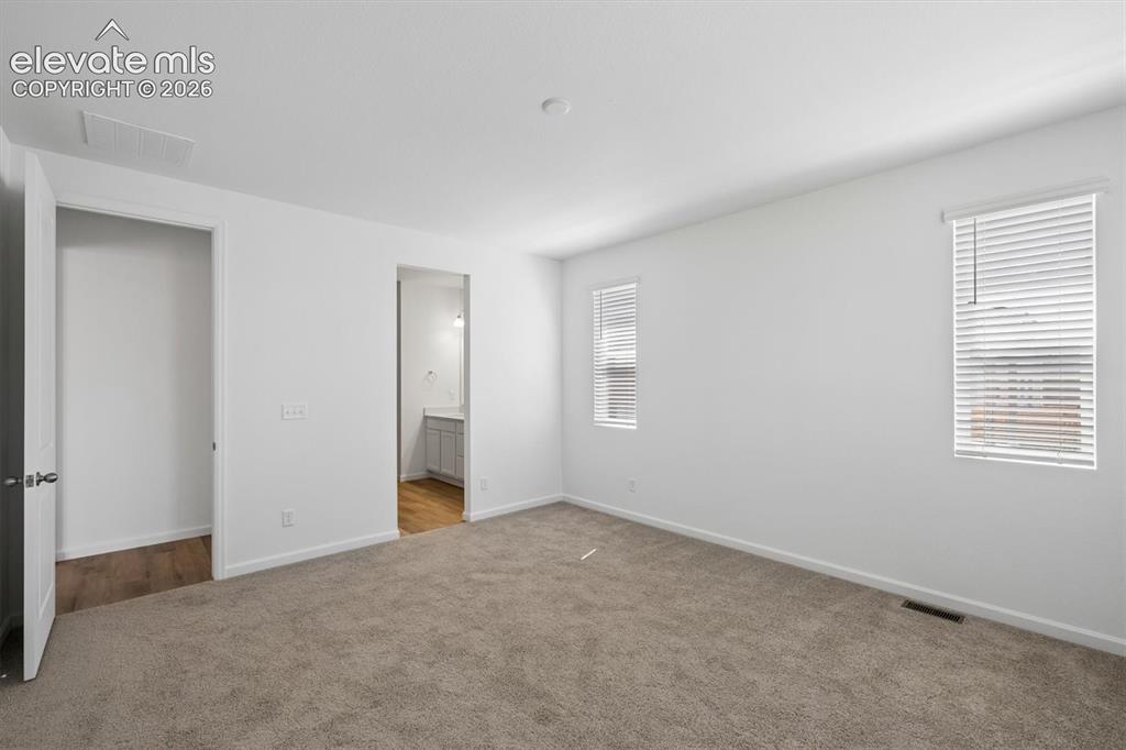 Image 16 of 22: Bedroom