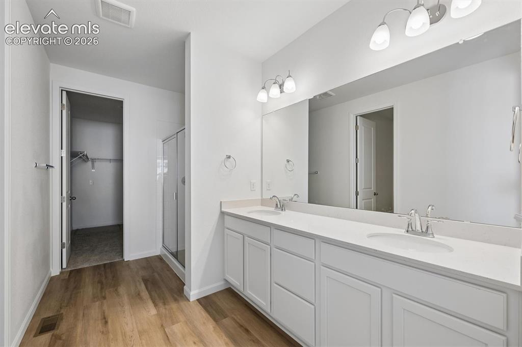 Image 17 of 22: Bathroom
