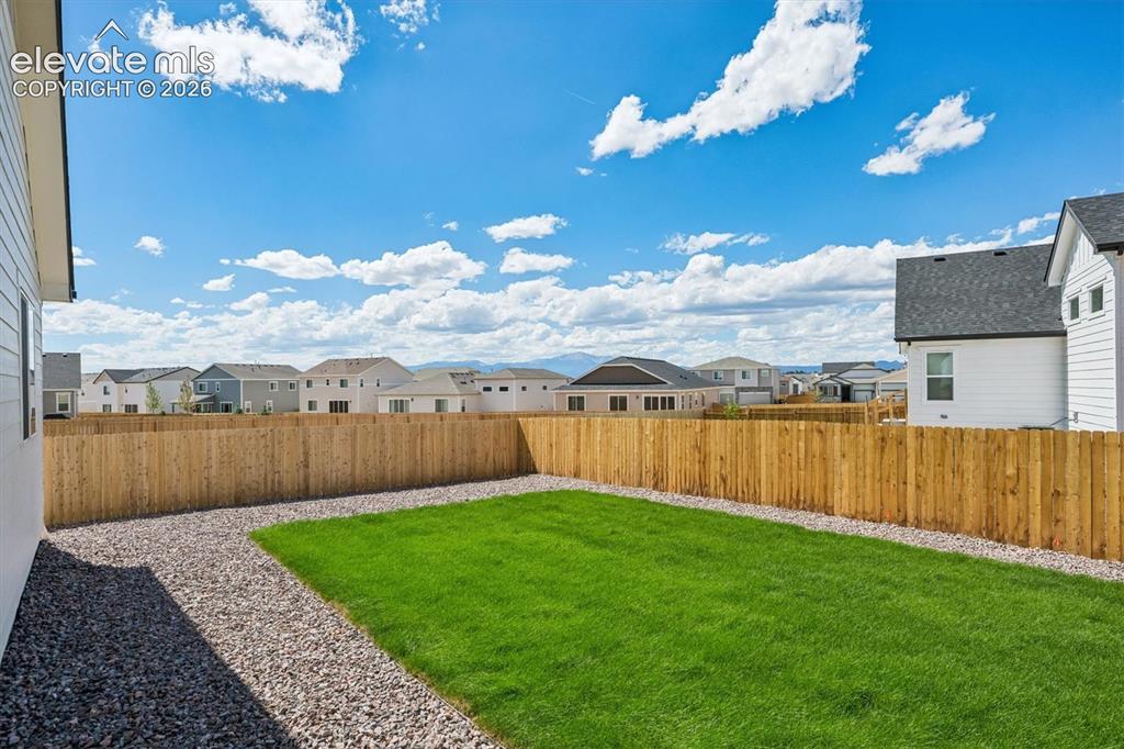 Image 20 of 22: Yard