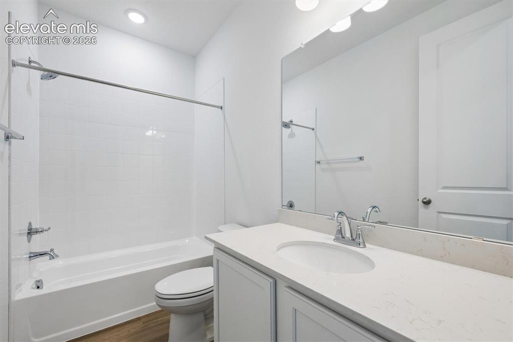 Image 4 of 22: Bathroom