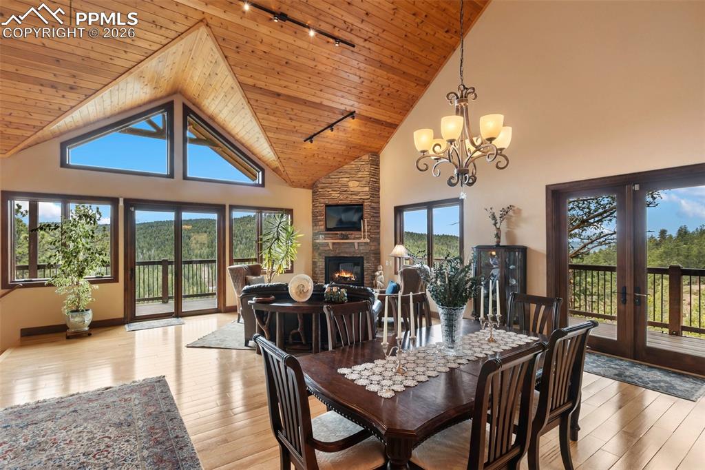 Image 13 of 47: Kitchen and breakfast bar
