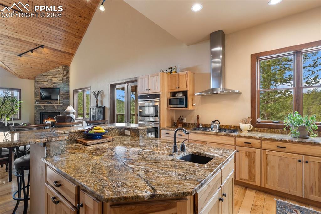 Image 17 of 47: Kitchen with breakfast bar/island