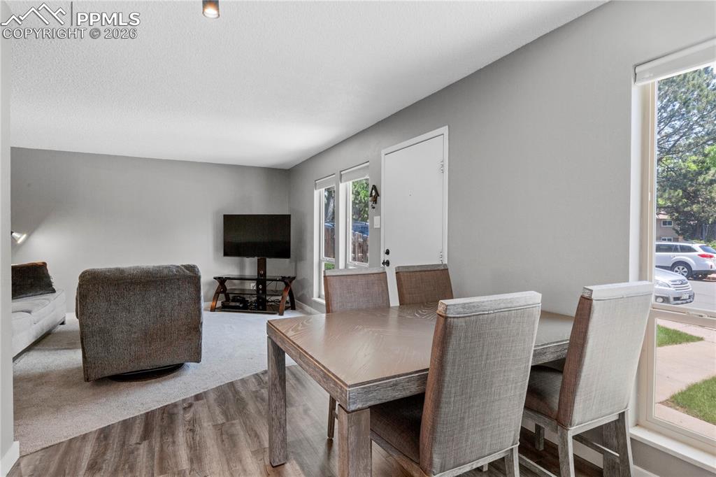 Image 10 of 17: Dining Area