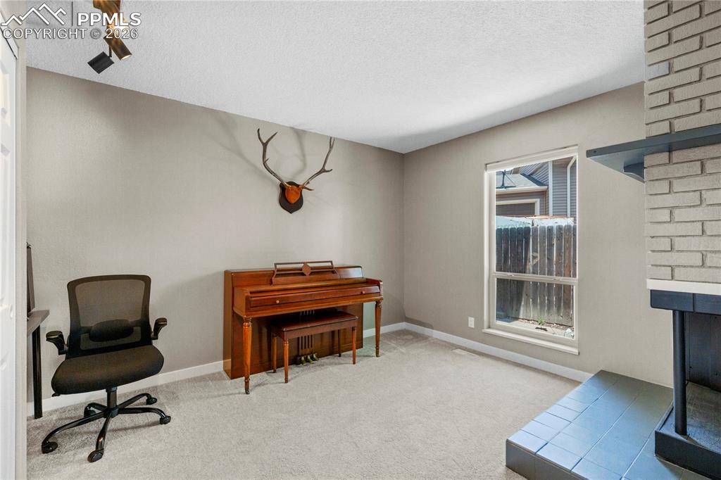 Image 11 of 17: Bedroom