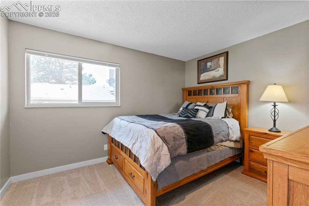 Image 13 of 17: Bedroom