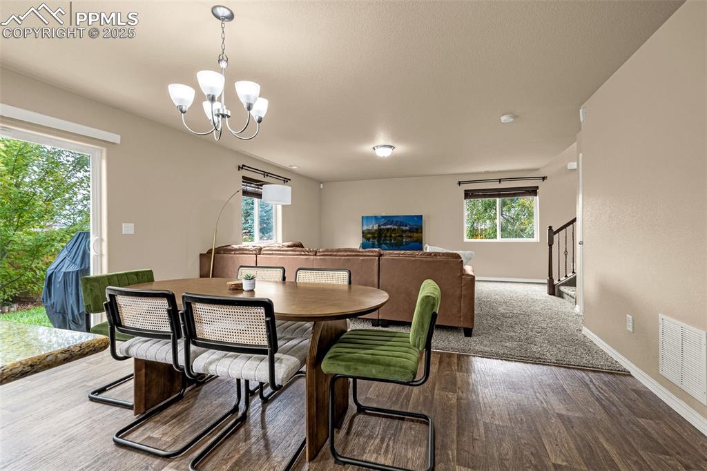 Image 12 of 29: Dining Area