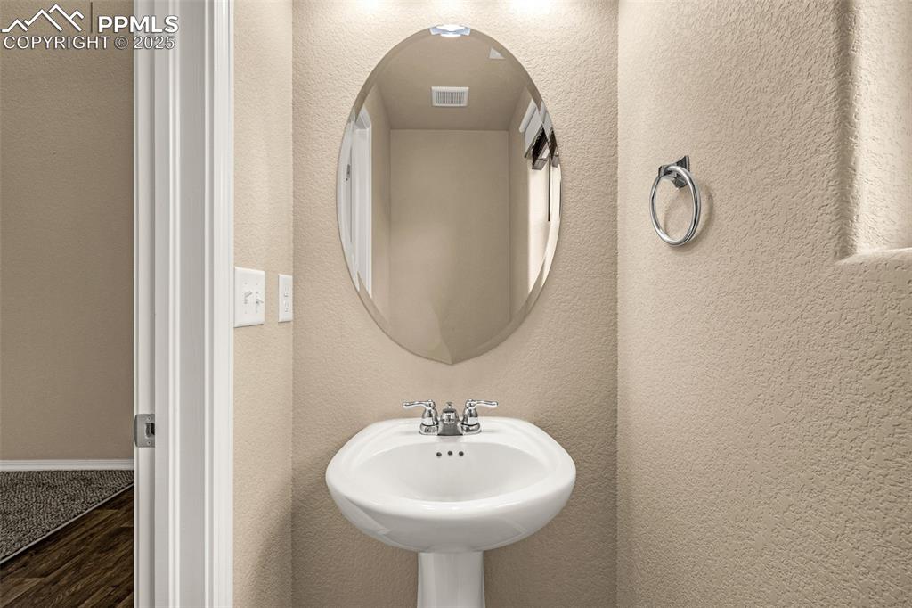 Image 14 of 29: Bathroom