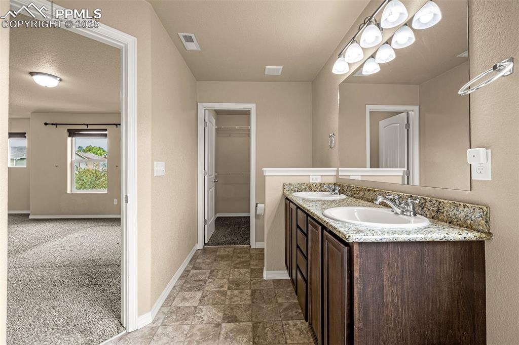 Image 21 of 29: Bathroom