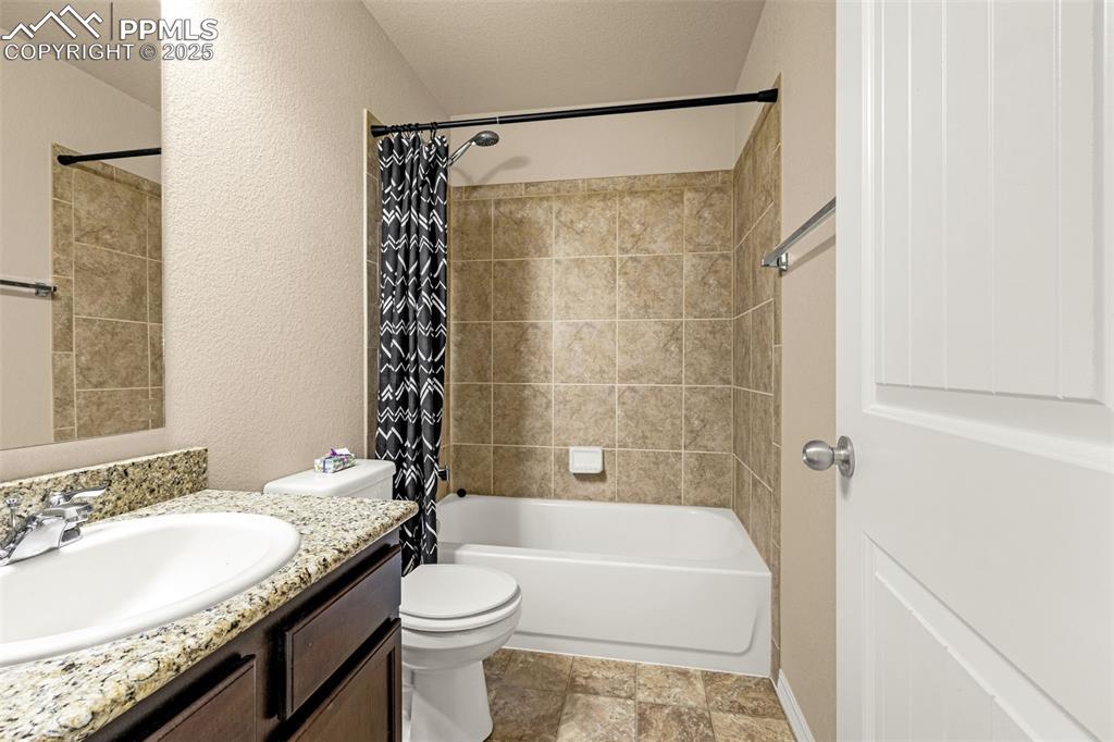 Image 24 of 29: Bathroom