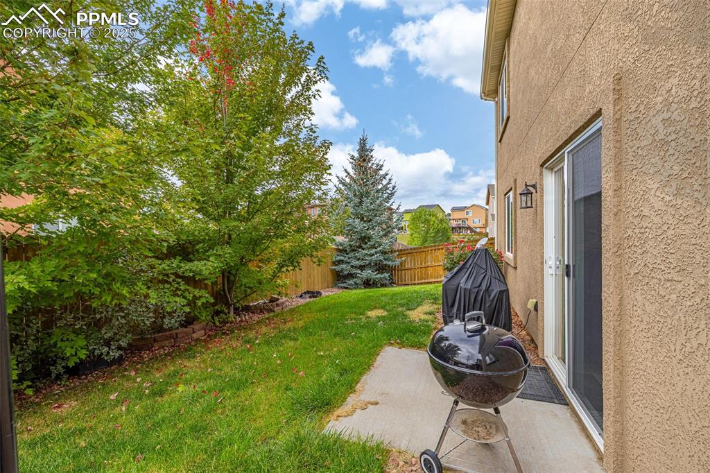 Image 26 of 29: Yard