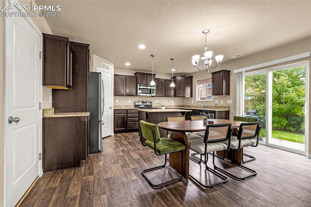 Image 6 of 29: Dining Area