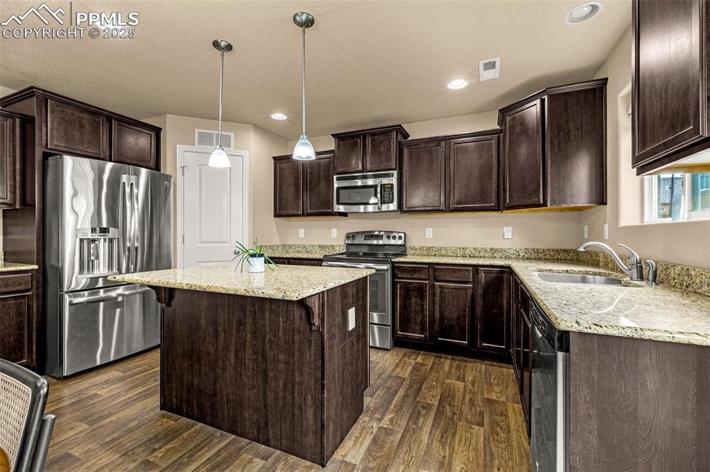 Image 8 of 29: Kitchen