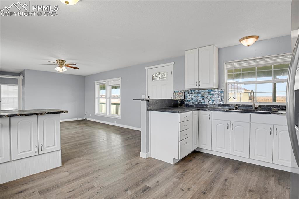 Image 35 of 48: Kitchen in ManFact Home