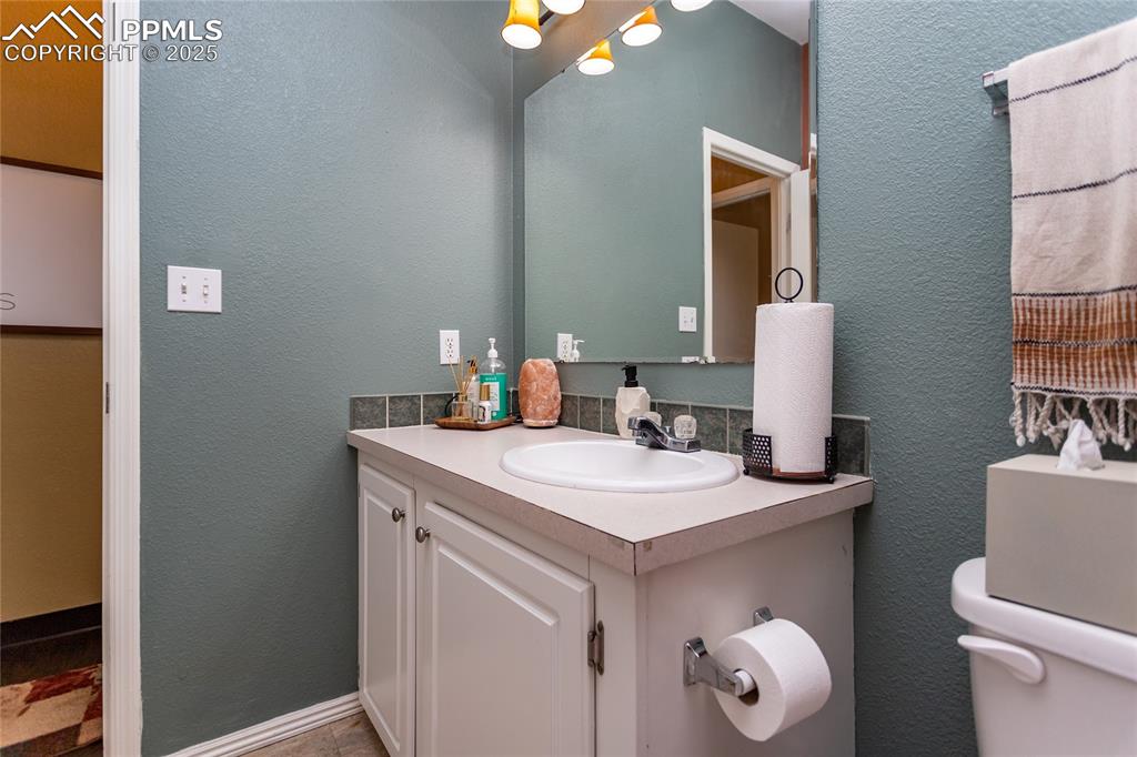 Image 19 of 50: Bathroom