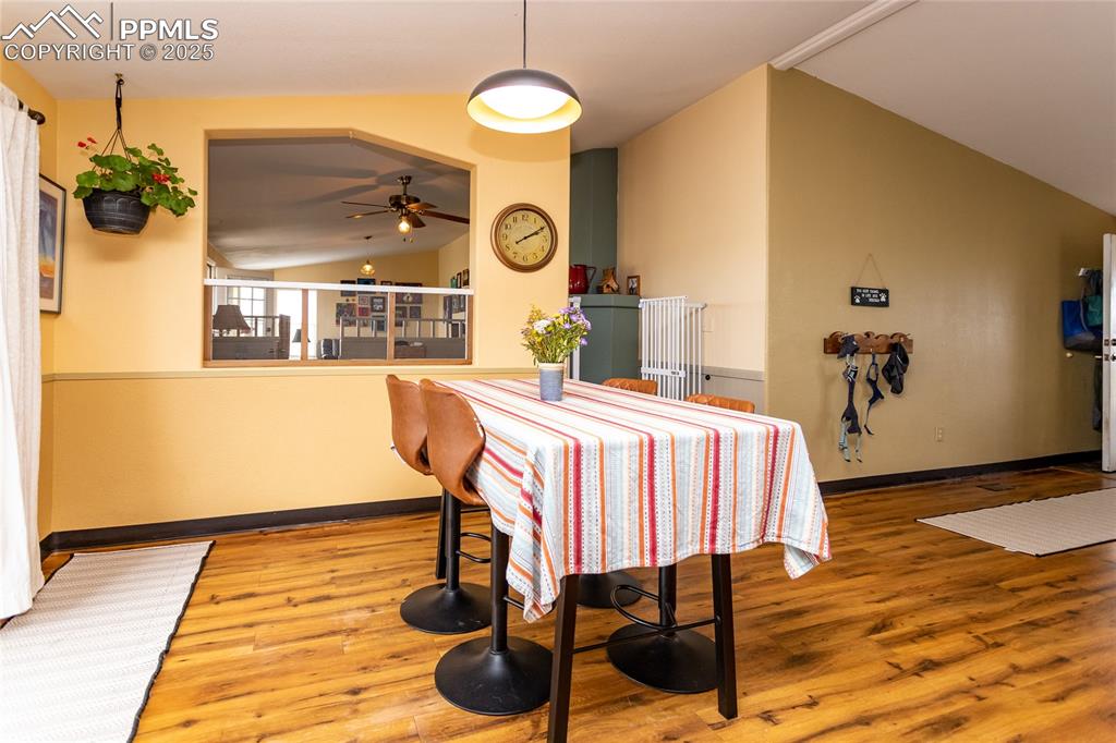 Image 33 of 50: Dining Area