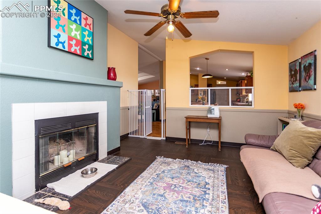 Image 36 of 50: Family Room