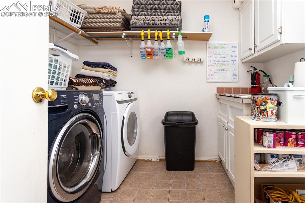 Image 40 of 50: Laundry