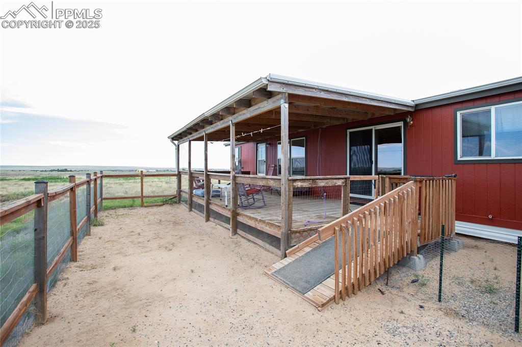 Image 6 of 50: Side of Structure