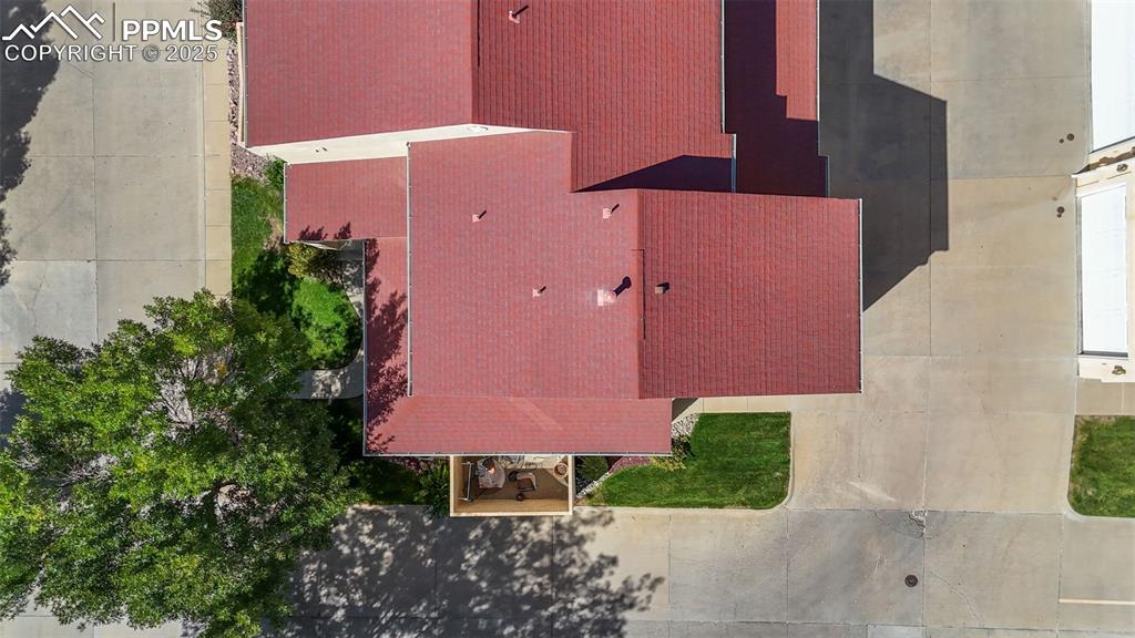Image 35 of 42: Top view of end unit