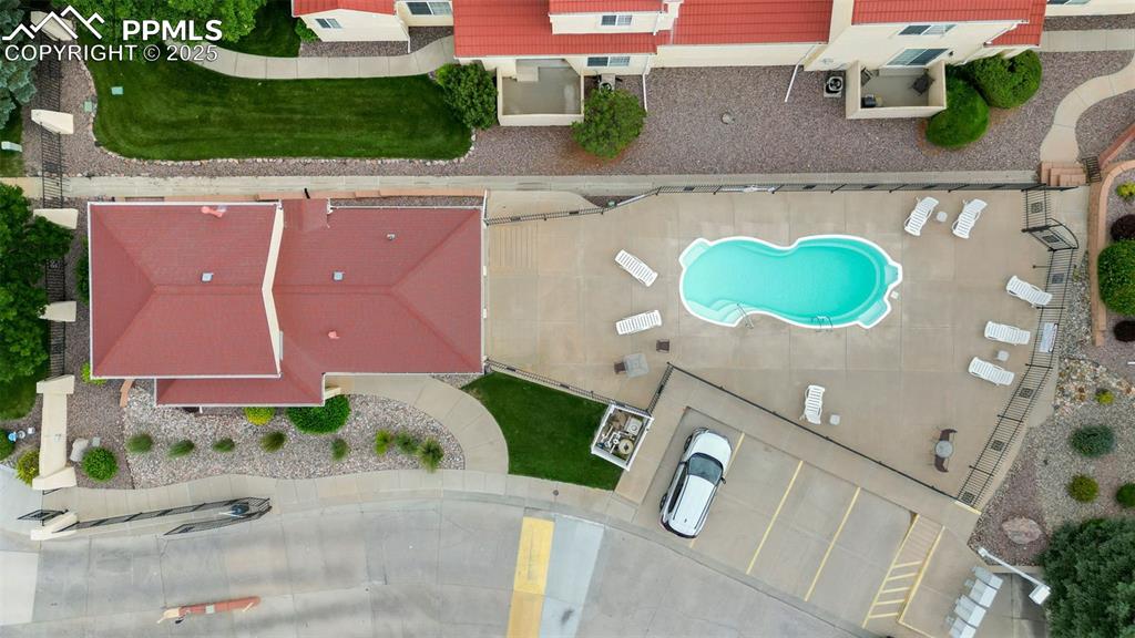 Image 37 of 42: Clubhouse and clean pool