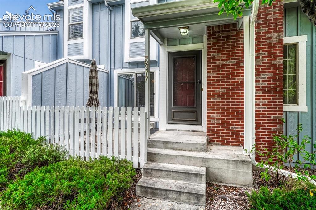 Caption: Welcome to Cottonwood Creek Townhomes!