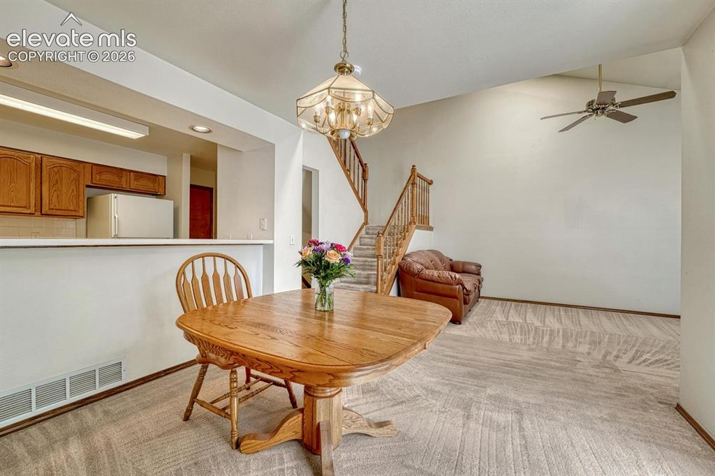 Image 13 of 50: Dining Area