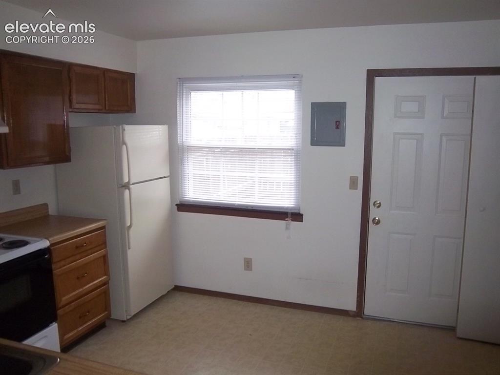 Image 12 of 15: Kitchen