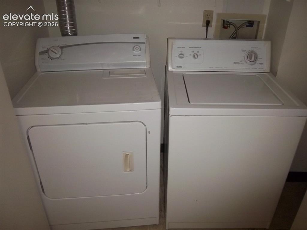 Image 14 of 15: Laundry