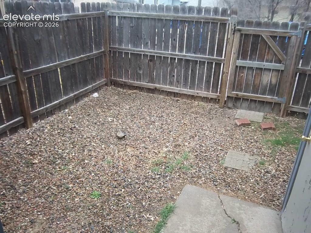 Image 15 of 15: Yard