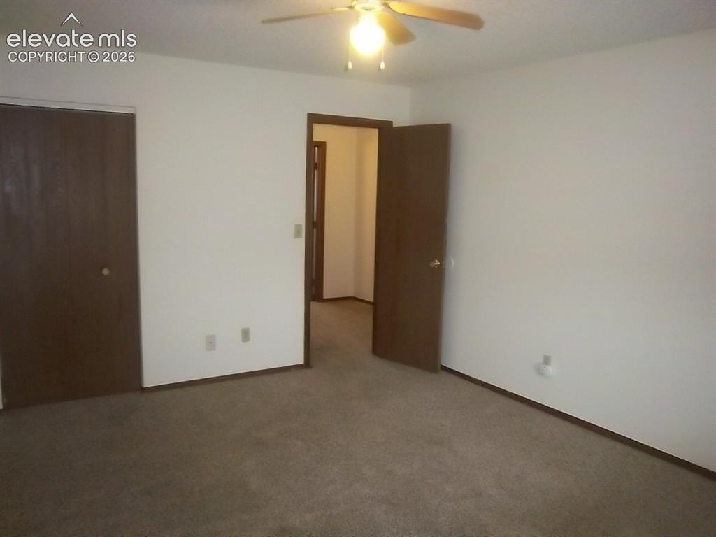 Image 4 of 15: Bedroom