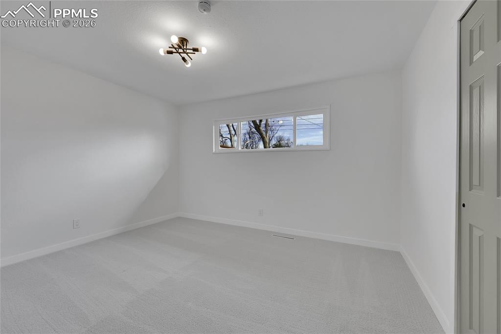 Image 17 of 29: Bedroom