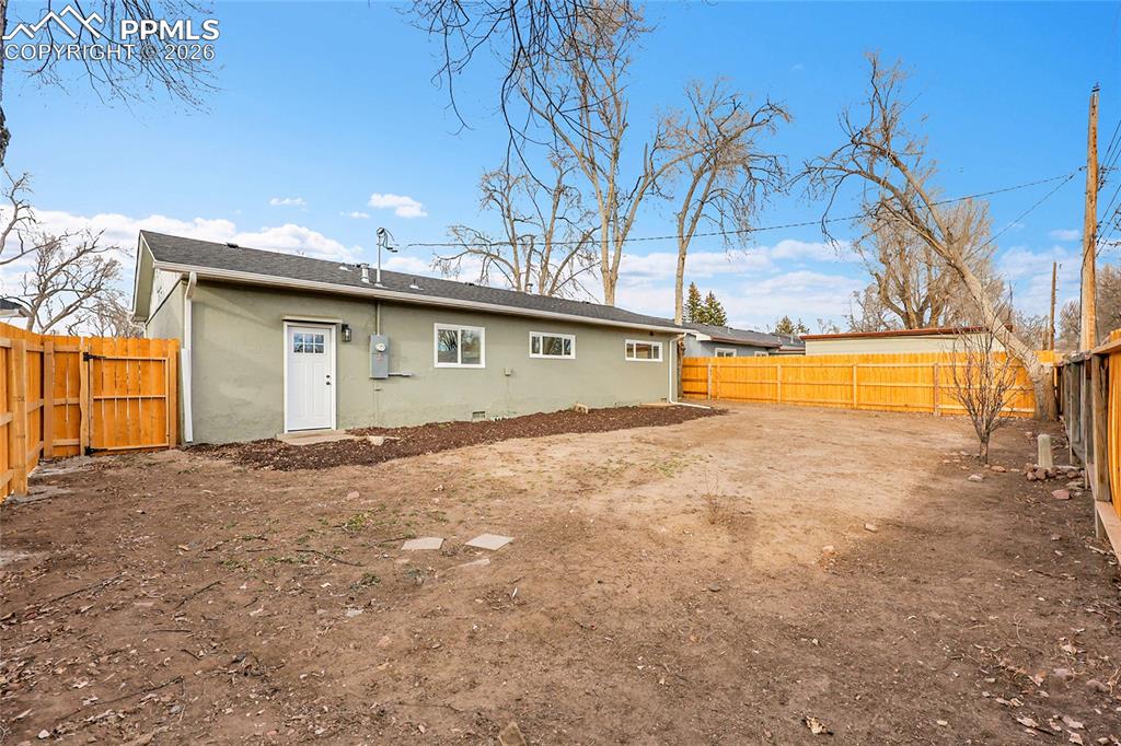 Image 21 of 29: Back of Structure