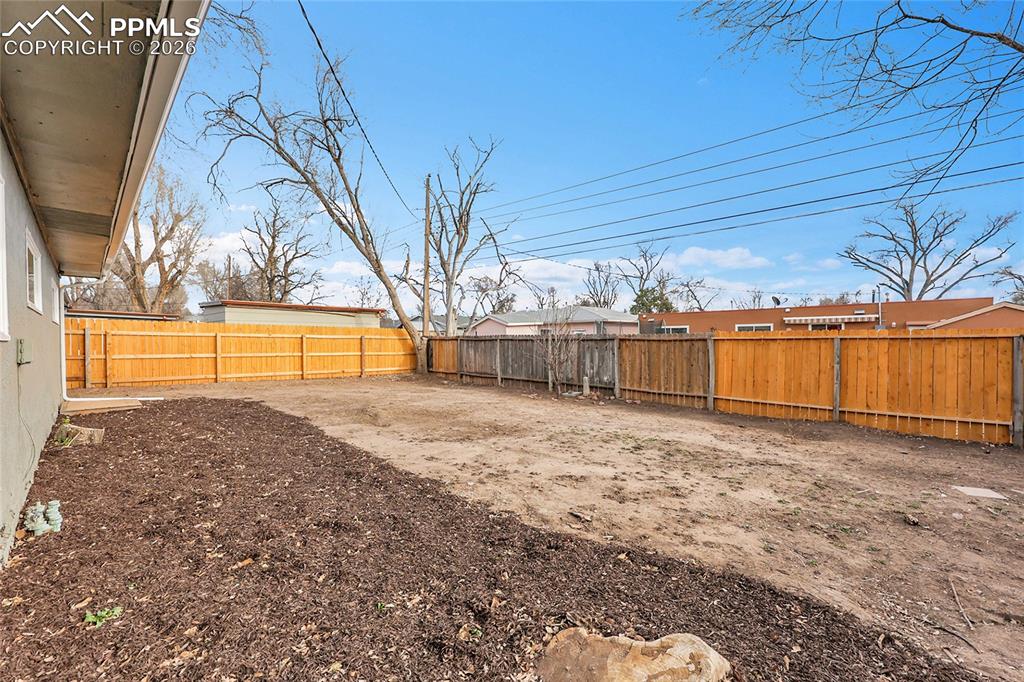 Image 22 of 29: Yard